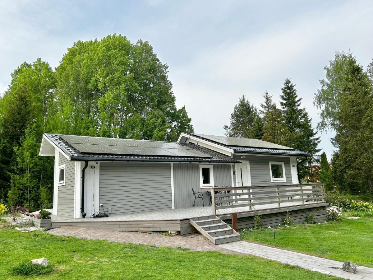 Lilla Huset Bed & Breakfast - Countryside Guesthouse, Free Parking Örebro Exterior foto