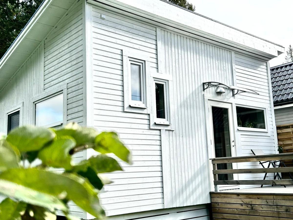 Lilla Huset Bed & Breakfast - Countryside Guesthouse, Free Parking Örebro Exterior foto